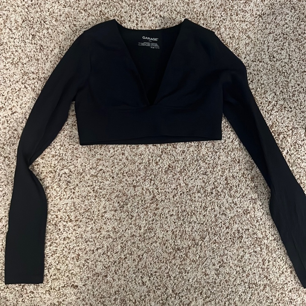 Black v neck crop top long sleeve from garage